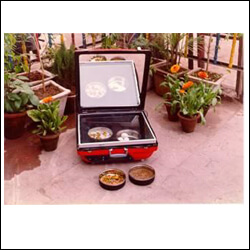 BOX TYPE SOLAR COOKER